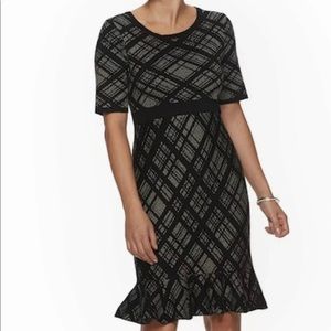Nina Leonard Medium Dress Green Black Ruffled Bottom Half Sleeve